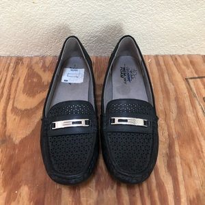 Lifestride memory foam black cutout loafers